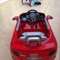Продавам  детска кола с дистанционно  AUDI- ТT  RS  използвана няколко пъти., снимка 2 - Детски велосипеди, триколки и коли - 45407983