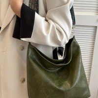 Зелена,кафява или черна ежедневна чанта от екокожа,размери и разпределение на снимките щее, снимка 14 - Чанти - 45068322