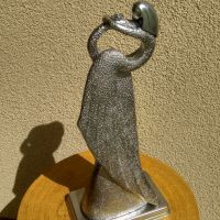 Футуристична, метална  статуетка "Жената лебед" , снимка 2 - Декорация за дома - 45750536