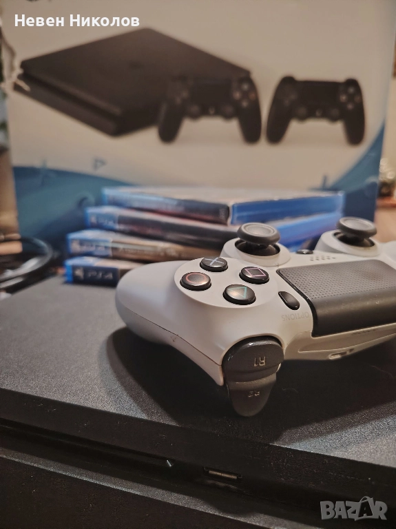 PS4 SLIM конзола 1 TB + 4 оригинални игри , снимка 1