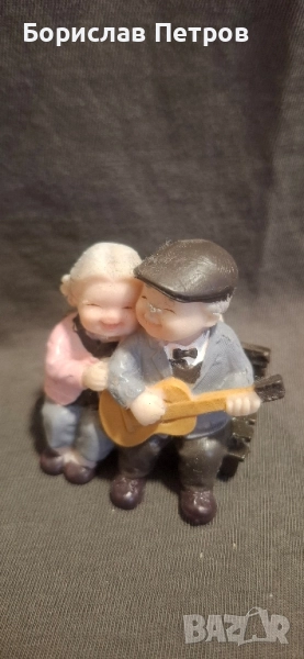 Изящна фигурка "Баба и дядо си пеят", снимка 1