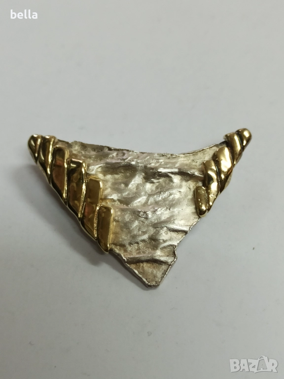 Сребърна брошка със позлатени елементи 925 маркировка  и две букви.Цена 150 лв, снимка 1