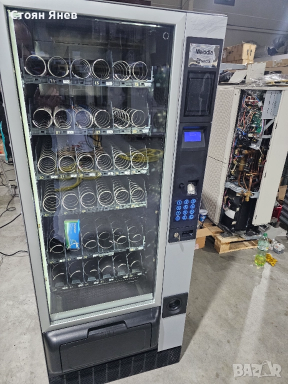  Вендинг машина за пакетирани стоки Necta Melodia , снимка 1