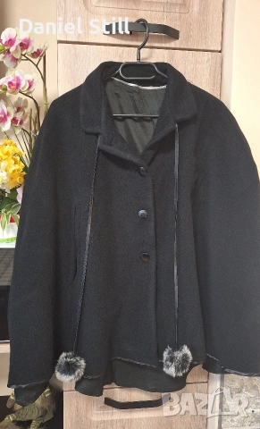 Елегантно черно късо палто тип Пончо