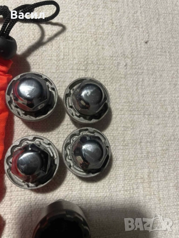 Оригинални секретни болтове за хюндай кона hyundai kona electric, снимка 4 - Аксесоари и консумативи - 52251191