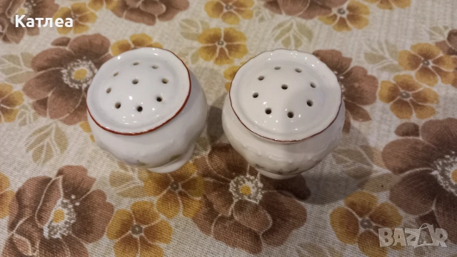 Порцеланова солница , снимка 2 - Аксесоари за кухня - 53701722