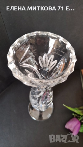 Висока кристална ваза с дълбока ръчна гравюра, снимка 4 - Вази - 51967518