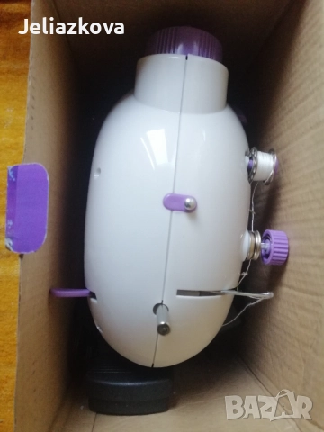 Портативна шевна машина на ток и на батерии. Нова , снимка 2 - Други машини и части - 52352285