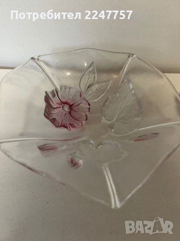 Стъклена купа/бонбониера/фруктиера с релефни орнаменти, снимка 1 - Антикварни и старинни предмети - 45873817