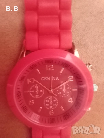 Луксозен часовник в огнено червено. Нов! , снимка 4 - Дамски - 53401955