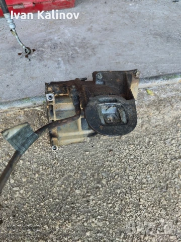 Лапи двигател рейндж роувър 4.4