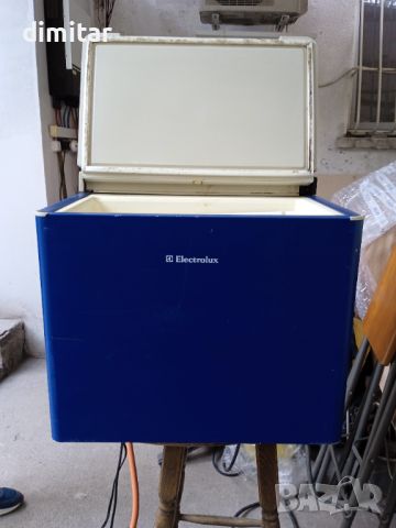 Амонячен хладилник ELECTROLUX на 12/220 волта и газ, снимка 1 - Хладилници - 46343698