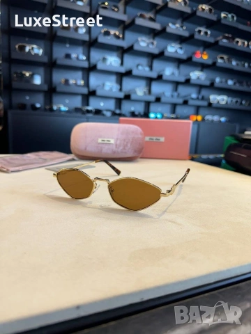 MIU MIU 🤍 Дамски Слънчеви Очила, снимка 4 - Слънчеви и диоптрични очила - 53468028