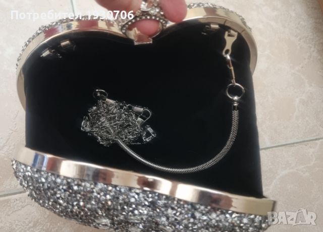 Елегантна сребърна чанта, снимка 2 - Чанти - 45203074