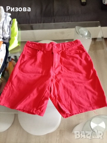 Подарявам къси панталонки за момче14/15г.