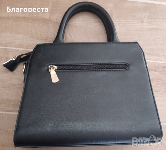 Дамска чанта с декорация, снимка 5 - Чанти - 52352608