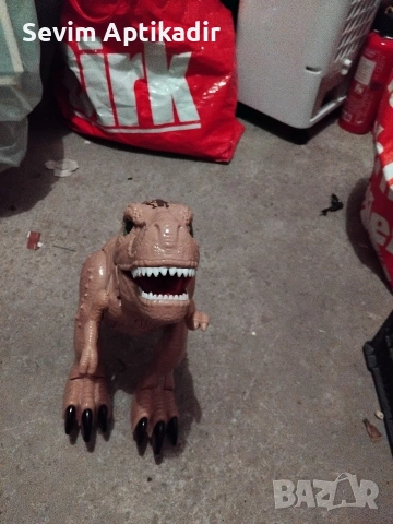 Голям динозавър 