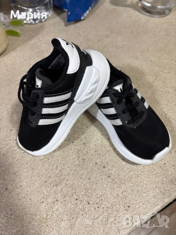 Детски маратонки Adidas, снимка 3 - Детски маратонки - 52367785