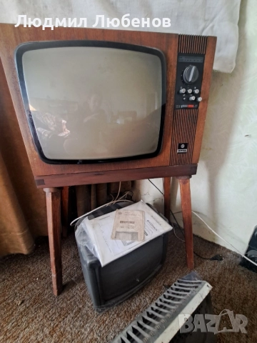 Стари телевизори единият е Мургаш , снимка 2 - Антикварни и старинни предмети - 52227127