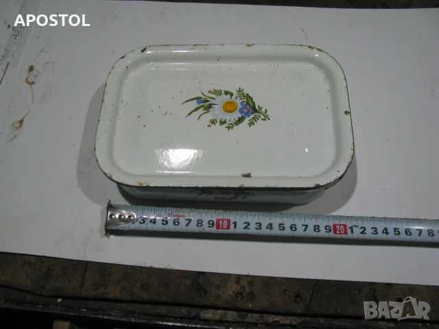 Стара емайлирана кутия за храна