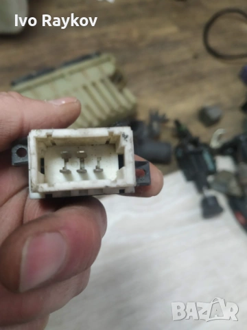 Преден десен бутон прозорец за Renault Espace III , 7700875678, снимка 3 - Части - 53141649