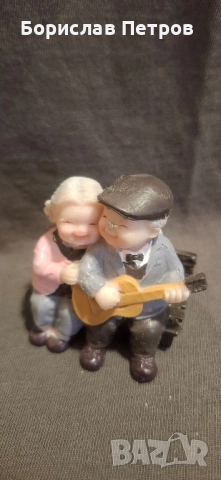 Изящна фигурка "Баба и дядо си пеят"