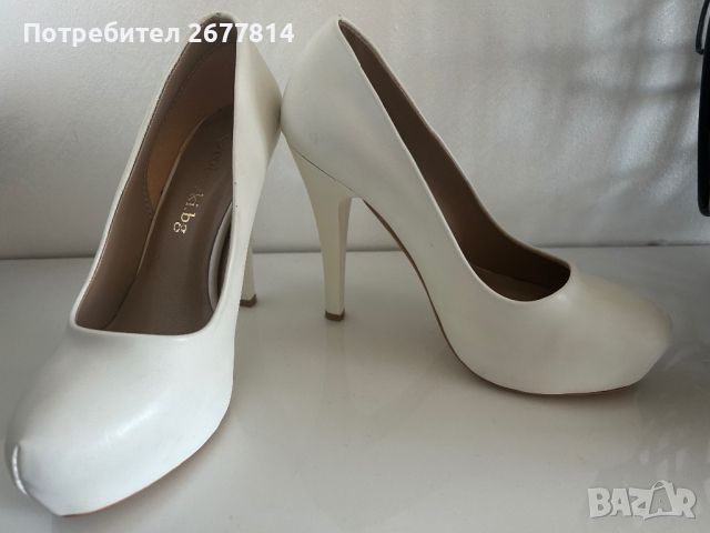 Бели кожени обувки , снимка 1 - Дамски обувки на ток - 44938526