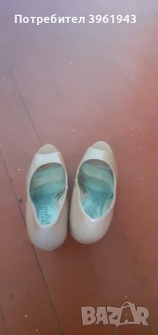продавам токчета , снимка 1 - Дамски елегантни обувки - 45699238
