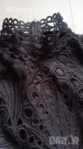 Дантелена  елегантна черна рокля с висока яка дълъг ръкав размер М-Л, снимка 6 - Рокли - 51946896
