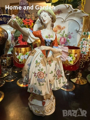 👗 Sitzendorf Germany circa 1921–1927 – „Тиролката“ порцеланова фигура 24 см, снимка 3 - Колекции - 54026234