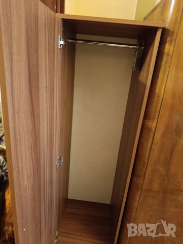 КАТО НОВ! Шкаф за закачване дрехи, снимка 2 - Шкафове - 54000896