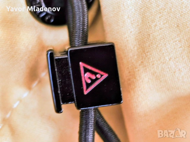 Дамско туристическо яке Guess S размер ново, снимка 5 - Якета - 53228643