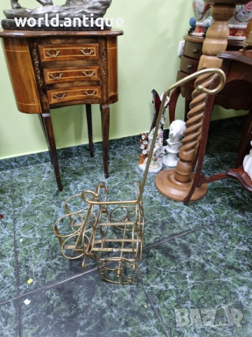 Прекрасна антикварна английска метална количка за бутилки за вино 