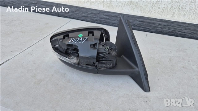 Десно огледало Ford Kuga година 2020 2021 2022 2023 2024 2025 код LV4B-17682DG, LV4B17682DG , снимка 2 - Аксесоари и консумативи - 53862319