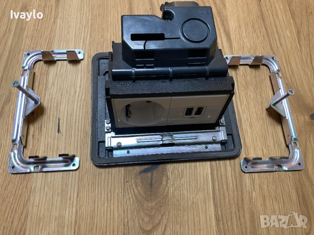 Legrand подова кутия, Контакт за бюро, снимка 7 - Друга електроника - 52616020