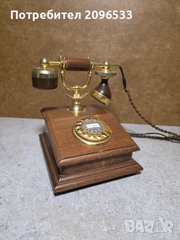 Стар, антикварен дървен телефон - Lion