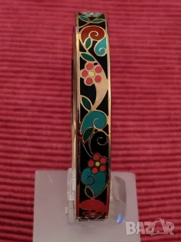 Дамска емайлирана гривна от титаниева стомана. 