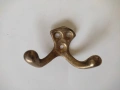 Дръжки за врати и прозорци, ключалки за мебели и закачалки, снимка 9