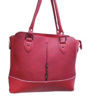 Излъчвайте страст и елегантност с нашата червена дамска чанта, снимка 1 - Чанти - 45734495