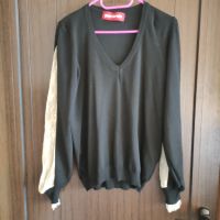 черна блуза с остра деколте и дантела на ръкавите , снимка 1 - Блузи с дълъг ръкав и пуловери - 45156900