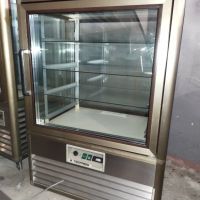 Хладилна витрина Tecfrigo Cubo - за торти,пасти и др., снимка 1 - Хладилни витрини и фризери - 45399398
