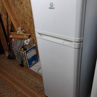 Топ ТоП  ЦеНа за 3 ДЕНА хладилник indesit Като нов , снимка 2 - Хладилници - 45155906