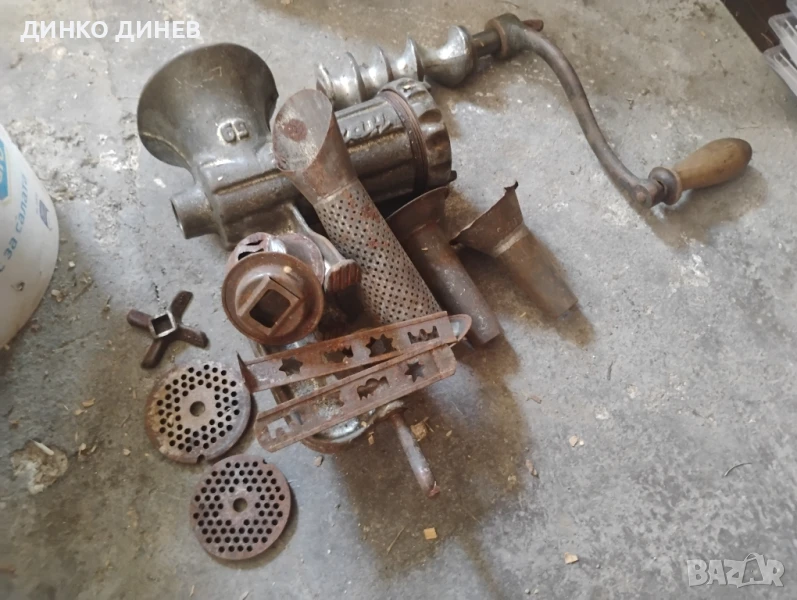 Стара ръчна машинка за мелене, снимка 1