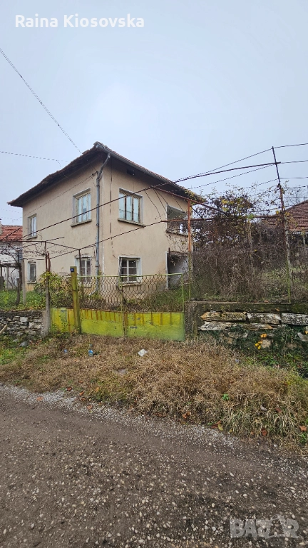 Продава се двуетажна къща с дворно място от 658 кв.м.в с.Замфирово Община Берковица , снимка 1