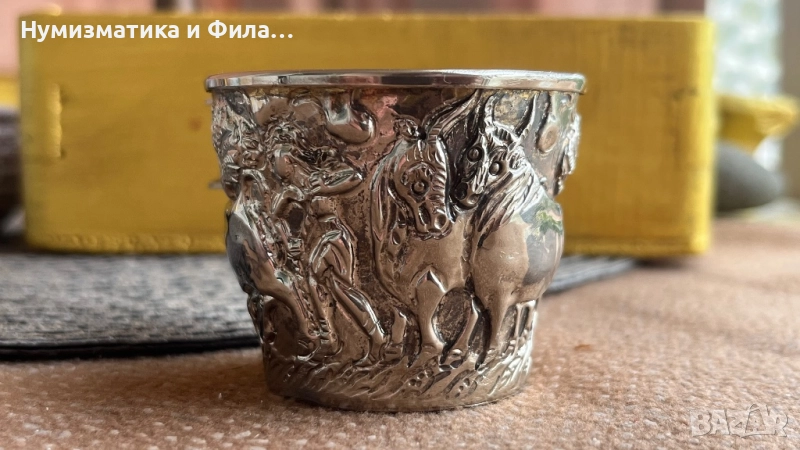 Сребърна чаша с антични сцени, снимка 1