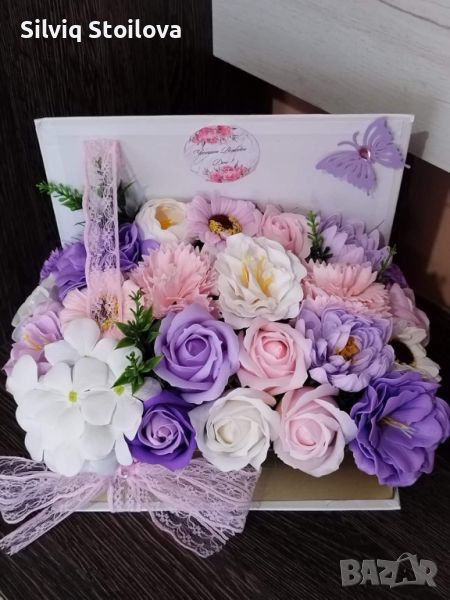 Кутия книга със сапунени цветя в лилаво,розово и бяло, снимка 1