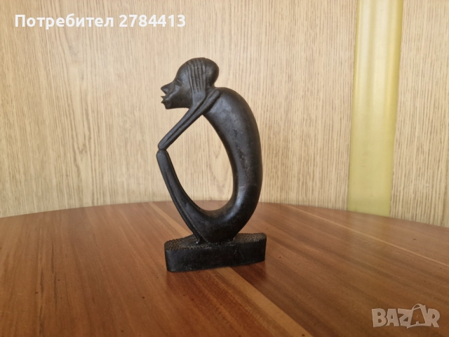 дървена статуетка