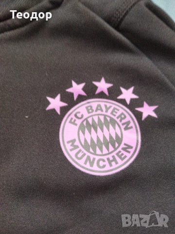 Продавам яке на Байерн Мюнхен. Оригинално е чисто ново е. Струва 80 лв. Номерът е S, снимка 3 - Якета - 52341208