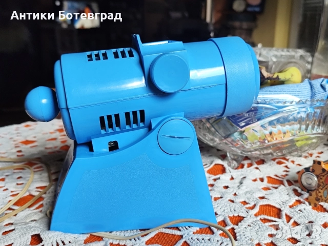 Филмопроектор пиратско оръдие СССР производство , снимка 2 - Антикварни и старинни предмети - 51490617