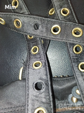 Нова Черна чанта с капси, снимка 11 - Чанти - 53602523